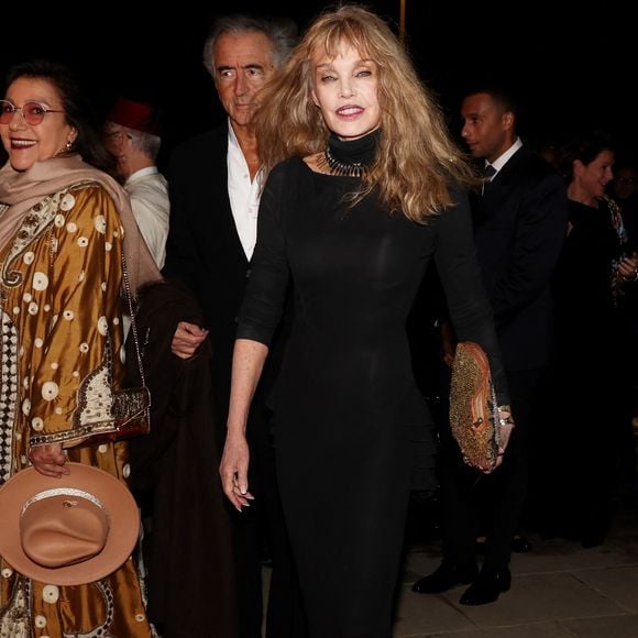 Arielle Dombasle et Bernard-Henri Lévy (BHL) - Dîner d'Etat offert par sa Majesté le roi Mohammed VI du Maroc en l'honneur du Président de la République Emmanuel Macron et de la première dame Brigitte Macron au Palais Royal de Rabat au Maroc le 29 Octobre 2024. © Dominique Jacovides/Bestimage