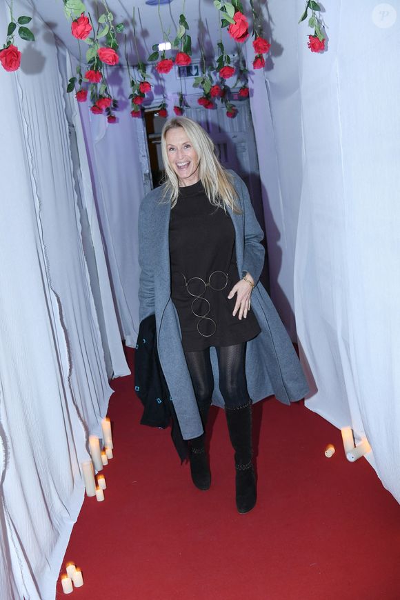 Estelle Lefébure - Le comédien Redouane Bougheraba inaugure son restaurant "Le Peaky" à Paris le 20 novembre 2024. © Rachid Bellak/Bestimage