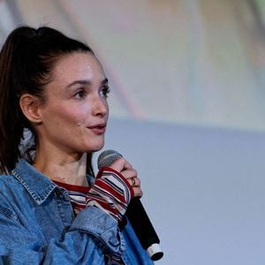 "J'ai des dents très... Créatives, on va dire ça comme ça, sourit la comédienne. Il y a quelqu'un qui m'a dit 'Oh my god ! Regarde-moi ces terribles dents ! On dirait une vieille clôture !'"

Exclusif - Charlotte Le Bon à la présentation du film "Niki" lors de la 30ème édition du festival Cinemania, Festival du Film Francophone, à Montréal le 13 novembre 2024. © Sylvain Lefevre / Bestimage