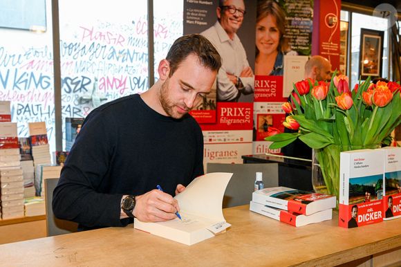 Rendez-vous avec l'écrivain Joel Dicker lors de la présentation de son nouveau livre "L'affaire Alaska Sanders" à la librairie Filigranes à Bruxelles. Le 22 mars 2022 (Frederic Andrieu / Bestimage).