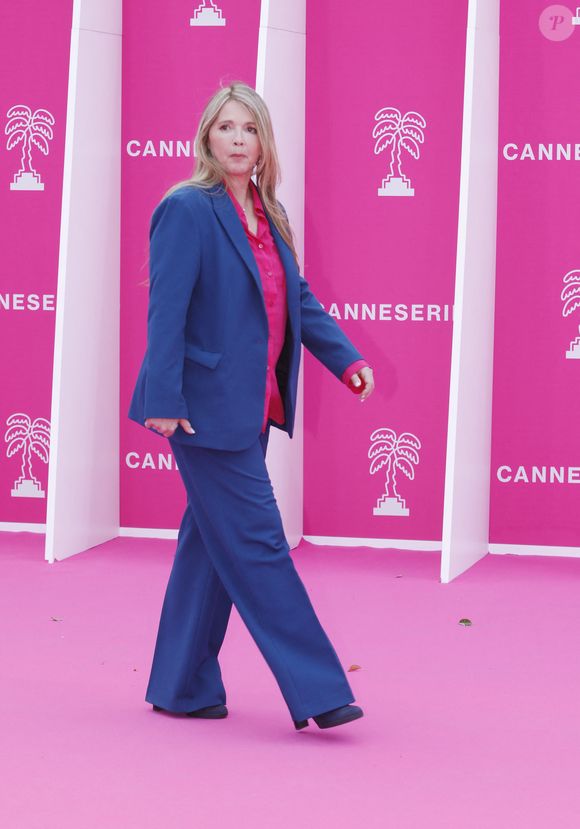 Elle a déjà effectué deux tournées dans le pays, en 2015 et 2016.

Hélène Rollès (Les mystères de L'amour) - Soirée d'ouverture de CanneSeries Saison 6 au Palais des Festivals de Cannes. Photo par Denis Guignebourg / Bestimage