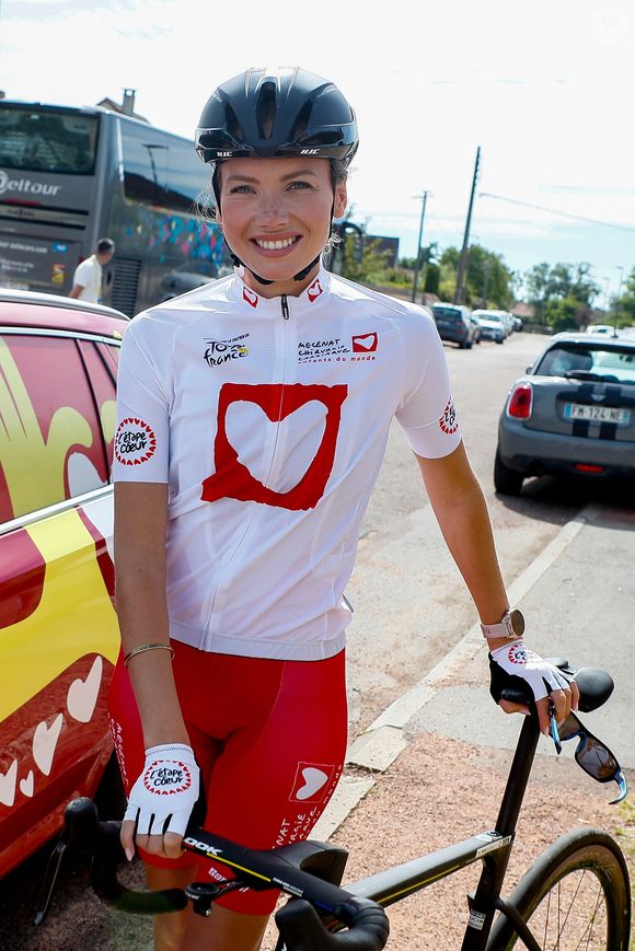 Exclusif - Amandine Petit (miss France 2021) - Les personnalités se préparent à quelques instants du départ de l'étape du coeur de l'association Mécénat Chirurgie Cardiaque "MCC" lors du Tour de France 2024 à Nuits-Saint-Georges, France, le 5 juillet 2024. © Christophe Clovis/Bestimage