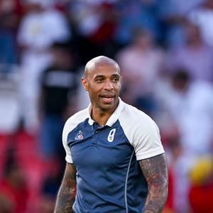 L'ancien champion du monde a enflammé la toile ce 7 avril 2026. En story Instagram, Thierry Henry s'est montré torse nu, révélant une musculature impressionnante.

Thierry Henry lors de la finale qui oppose la France à l'Espagne (3-5) pour les Jeux Olympiques au Parc des Princes à Paris, le 9 aout 2024. 

© Jacovides-Perusseau / Bestimage