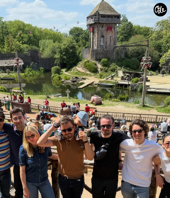 Le Puy du Fou !

Gauthier Le Bret avec femme, enfant et amis au Puy du Fou