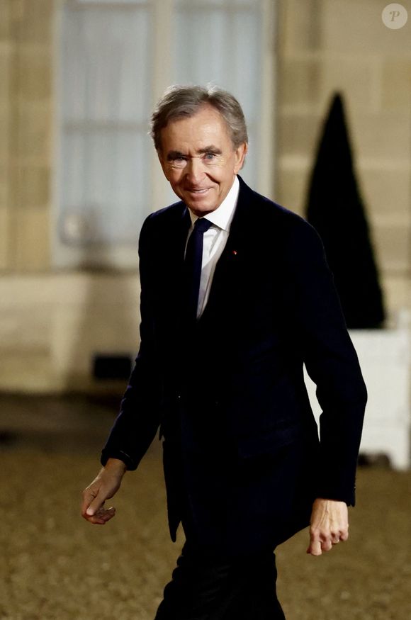 Un génie de l'entreprenariat qui a beaucoup de choses à nous apprendre. 

Bernard Arnault, Pdg de LVMH au palais de l'Elysée pour un dîner de travail  lors du sommet pour l'action sur l'intelligence artificielle à Paris le 10 février 2025.© Dominique Jacovides / Bestimage