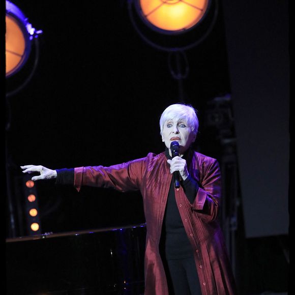 Nicole Croisille - 9ème édition de "La nuit de la déprime" aux Folies Bergère à Paris le 30 janvier 2023. R. Mezrahi a annoncé avoir collecté au moins 30.000 euros au bénéfice des associations de protection animale. © Alain Guizard/Bestimage