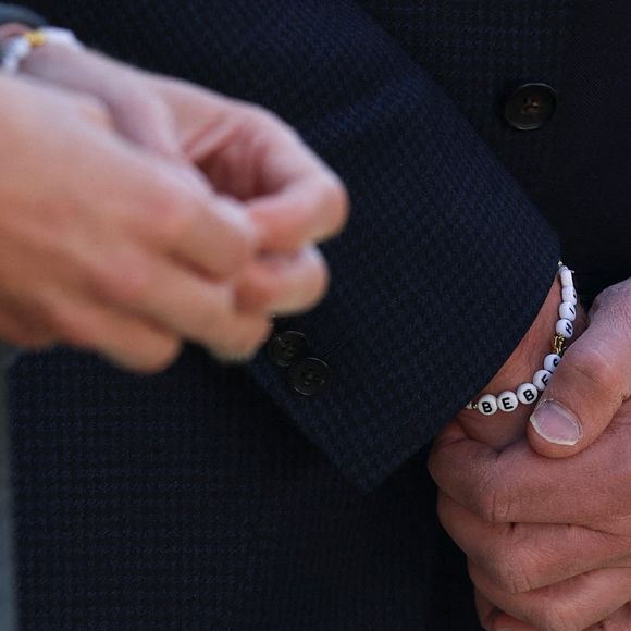 Kate Middleton et son époux ont rendu hommage aux victimes de l'attaque survenue en juillet 2024.

Le prince William, prince de Galles, et Kate Middleton, princesse de Galles, visitent l'école maternelle et primaire de Farnborough Road, pour montrer leur soutien continu à la communauté de Southport après l'attaque  au cours de laquelle trois filles, Alice da Silva Aguiar, Bebe King et Elsie Dot Stancombe, ont été tragiquement tuées lors d'un cours de danse à Southport, Merseyside, Royaume-Uni. © Julien Burton / Bestimage