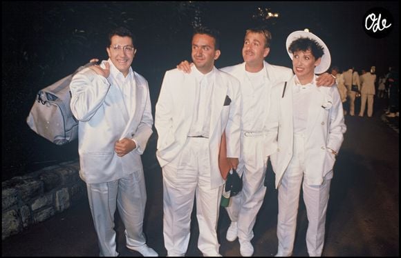 Les rencontres peuvent être compliquées lorsqu'il utilise son fauteuil roulant.

Archives – "Les Nuls" : Alain Chabat, Dominique Farrugia, Bruno Carette et Chantal Lauby invités au mariage d'Eddie Barclay en 1988 — Rindoff-Paterson / Bestimage