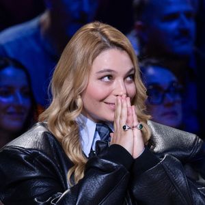 Santa lors de l'enregistrement de l'émission "La Boîte à secrets", présentée par Faustine Bollaert et diffusée le 17 octobre sur France 3, dans les studios du Lendit à Saint-Denis, France, le 23 septembre 2025.

© Cyril Moreau/Bestimage