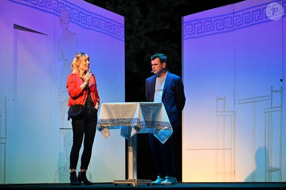 Grégori Baquet, et Mélanie Page les comédiens de la pièce : "Je m'appelle Georges" qui arrive tout droit du Festival d'Avignon et qui sera dès janvier 2025 au théâtre Actuel La Bruyère, jouent sur scène durant la 2ème soirée de la seconde édition des Théâtrales d'Eze avec Mélanie Page dans la pièce "Je m'appelle Georges" à l'oppidum du Col d'Eze, le 3 août 2024. © Bruno Bebert / Bestimage