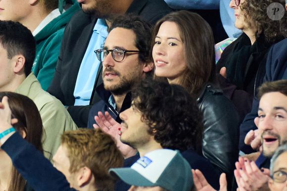 Mais un autre heureux événement attend les jeunes parents...

Thomas Hollande et sa femme Emilie Broussouloux dans les tribunes de la coupe du Monde de Rugby France 2023, le 15 octobre 2023. © Moreau-Jacovides/Bestimage