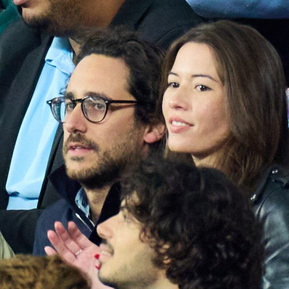 Mais un autre heureux événement attend les jeunes parents...

Thomas Hollande et sa femme Emilie Broussouloux dans les tribunes de la coupe du Monde de Rugby France 2023, le 15 octobre 2023. © Moreau-Jacovides/Bestimage