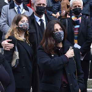 Francis Huster, sa fille Elisa et Cristiana Reali - Obsèques de François Florent ( François Eichholtzer, fondateur du Cours Florent d'art dramatique à Paris) en l'église Saint Roch à Paris, France, le 4 octobre 2021. © Bestimage