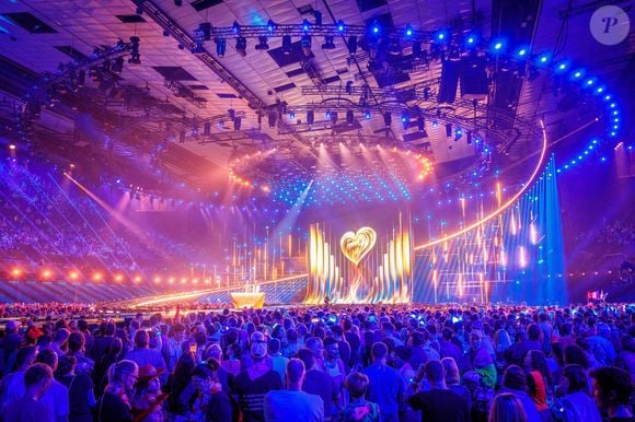 Selon les dernières cotes notamment compilées par Eurovisionworld, c'est bel et bien Finlande domine très largement les pronostics avec entre 37 % et 41 % de chances de victoire grâce au duo Linda Lampenius et Pete Parkkonen et leur titre Liekinheitin.


 16 mai 2026, Autriche, le programme du 70ème Concours Eurovision de la Chanson (ESC) pendant les répétitions. Photo par Jens Büttner/Abacapress.com