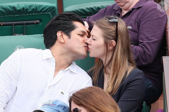 L'humoriste et juré de "La France a un incroyable talent" est en effet en couple avec la jolie Nastassia Markiewicz

Sugar Sammy et sa compagne en tribune lors des internationaux de tennis de Roland Garros le 28 mai 2018.
© Dominique Jacovides / Cyril Moreau / Bestimage