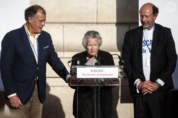 Il souhaitait faire revenir le groupe en Bourse à Paris.
Anne-Aymone Giscard d'Estaing aux côtés de ses fils Henri et Louis Giscard d'Estaing lors d'une cérémonie d'hommage pour le 50e anniversaire de l'élection de son mari Valéry  Giscard d'Estaing sur l'Esplanade Valéry Giscard d'Estaing, à Paris, le 13 mai 2024. © Stéphane Lemouton / Bestimage