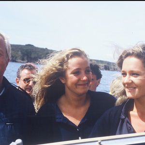 Exclusif - Archives - Rendez-vous avec Jean-Marie Le Pen et ses filles Marine et Marie Caroline en bateau à la Trinité sur Mer en 1987.