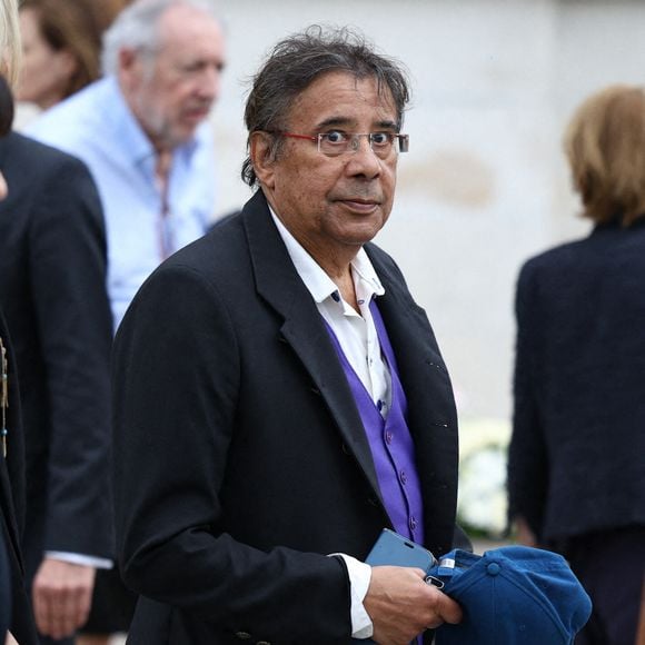 Laurent Voulzy quittant la cérémonie d'enterrement de la chanteuse française Françoise Hardy au crématorium du Père Lachaise à Paris, France, le 20 juin 2024. Photo par Raphael Lafargue/ABACAPRESS.COM