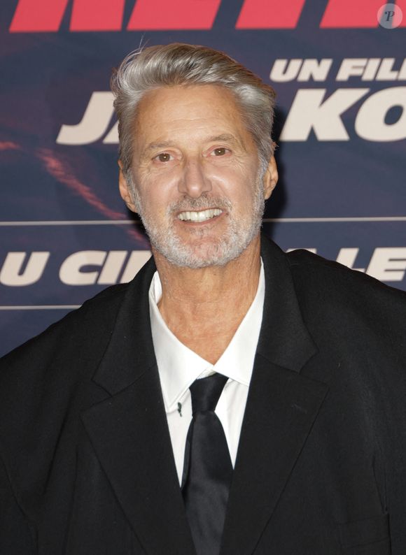 Antoine de Caunes confie qu’il n’est pas surpris par les choix de ses enfants : “C’est difficile d’échapper au déterminisme familial”.

Antoine de Caunes - Avant-première du film "L'Homme qui rétrécit" au cinéma le Grand Rex à Paris le 6 octobre 2025. © Coadic Guirec/Bestimage