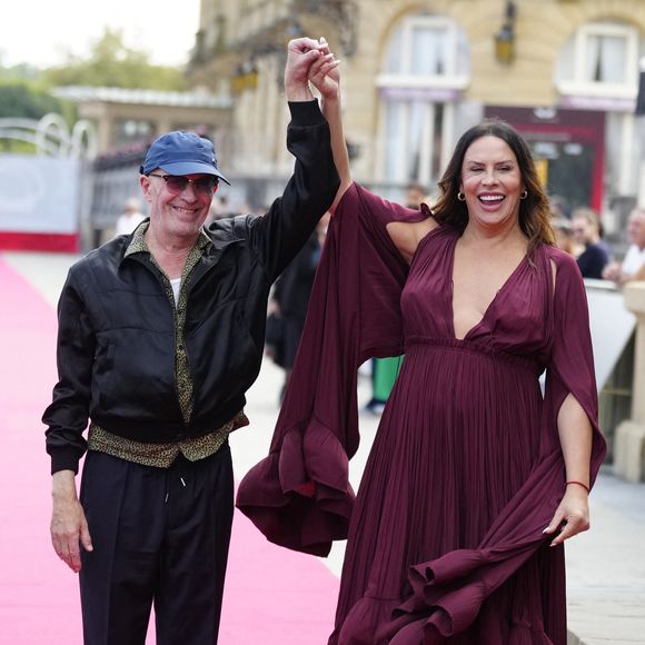 Karla Sofia Gascon et Jacques Audiard sur le tapis rouge d'Emilia Perez lors du 72e Festival international du film de Saint-Sébastien. 20 septembre 2024.  (Lalo Yasky / Bestimage).