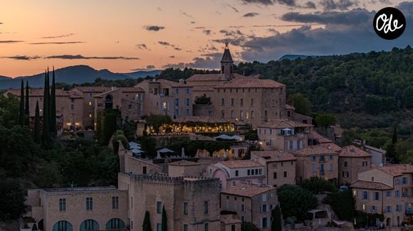 À travers leurs établissements, elles défendent une approche fondée sur l'authenticité, l'attention aux détails et la création de lieux dotés d'une véritable âme. 

Hôtel Crillon Le Brave, l'un des cinq hôtels de la famille Pariente.