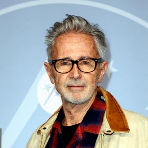 Thierry Lhermitte - Tapis rouge lors du 29ème Festival International du Film de Comédie de l'Alpe d'Huez le 22 Janvier 2026. © Dominique Jacovides/Bestimage