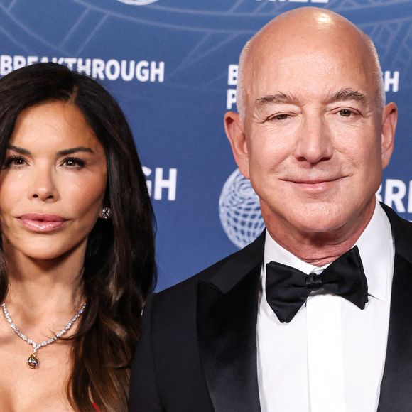 Lauren Sanchez et son petit ami/l'entrepreneur américain, magnat des affaires, fondateur et président exécutif d'Amazon Jeff Bezos arrivent à la 11e cérémonie annuelle du Breakthrough Prize 2025 qui s'est tenue au Barker Hangar le 5 avril 2025 à Santa Monica, Los Angeles, Californie, États-Unis. Photo par Xavier Collin/Image Press Agency/ABACAPRESS.COM