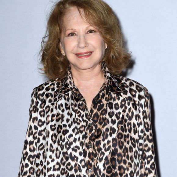 Nathalie Baye lors de l'avant première de Downton Abbey 2 : Une nouvelle ère au cinéma Gaumont Champs-Élysées Marignan à Paris le 19 avril 2022

© Giancarlo Gorassini / Bestimage