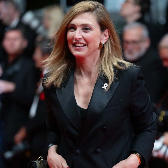 Julie Gayet - Montée des marches du film " Affeksjonsverdi (Sentimental Value) " lors du 78ème Festival International du Film de Cannes, au Palais des Festivals à Cannes. Le 21 mai 2025
© Olivier Borde/ Bestimage
