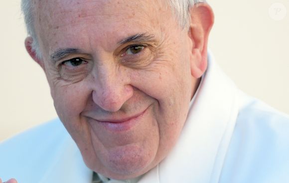 Décédé à l'âge de 88 ans, les causes de sa mort ont été dévoilées.
Jorge Mario Bergoglio, plus connu sous son nom de règne, François, est mort ce lundi 21 avril à 88 ans. Né en 1936 à Buenos Aires en Argentine, Jorge Mario Bergoglio était le premier pape non-européen depuis le VIIIe siècle.
Photo : Backgrid UK/ Bestimage