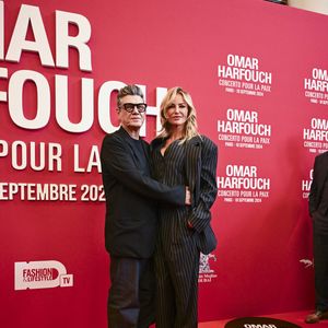 Marc Lavoine et sa compagne Adriana Karembeu au photocall du "concerto pour la paix" de Omar Harfouch au Théâtre des Champs-Elysées à Paris le 18 septembre 2024.

© Perusseau / Tribeca / Bestimage
