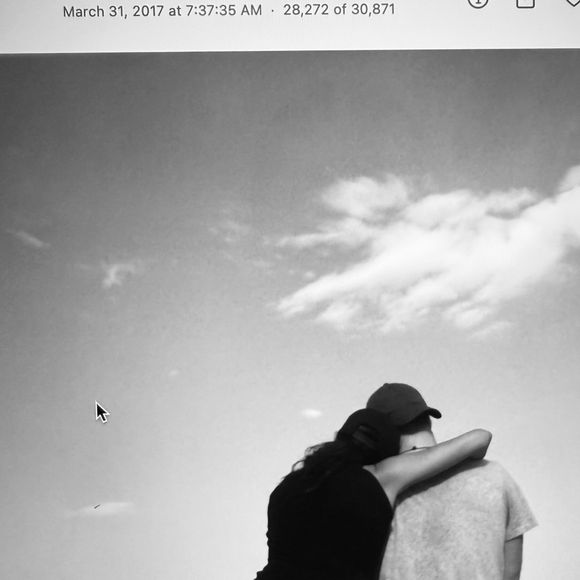 La publication se termine par une ancienne photo de Meghan avec le prince Harry, illustrant la complicité familiale.

Meghan Markle a partagé des images de son quotidien. Capture d'écran Instagram
