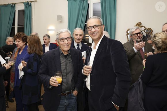 L’écrivain Kamel Daoud, prix Goncourt 2024, était également présent

Exclusif - Boualem Sansal et Kamel Daoud (François d'Orcival derrière) - M.L.D.Lacharrière recevait B.Sansal pour le premier dîner de la Revue des Deux Mondes de l'année - De nouveau libre, B.Sansal répondait à l'invitation de M.L.D.Lacharrière à venir témoigner, lançant ainsi un appel à s'engager en faveur de la transmission et à raviver l'esprit des Lumières.
 
Un discours à la fois touchant et inspirant pour la grande assemblée venue écouter l'écrivain ce soir-là. La culture et surtout les lettres étaient naturellement largement représentées, avec l'ancienne ministre R.Bachelot, le Chancelier de l'Institut de F.X Darcos, le président de la Fondation de France P.Sellal, l'écrivain et prix Goncourt 2024 K.Daoud, l'historien de l'art et académicien des beaux-arts A.Goetz, les éditorialistes F.O Giesbert et F.d'Orcival, ou encore la productrice Y.Benguigui.
 
La porte-parole du Gouvernement M.Bregeon, mais aussi les ambassadeurs du Brésil et de Suisse assistaient également à cette soirée exceptionnelle, dédiée à la liberté et à l'engagement. Paris le 20/01/2026.
© Jack Tribeca / Bestimage
