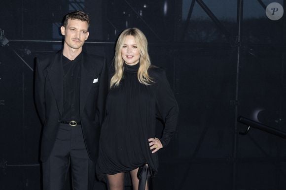 Niels Schneider et sa compagne Virginie Efira - Photocall du défilé Saint Laurent Womenswear Printemps/été 2024 dans le cadre de la Fashion week de Paris le 26 septembre 2023 à Paris. © Olivier Borde/Bestimage
