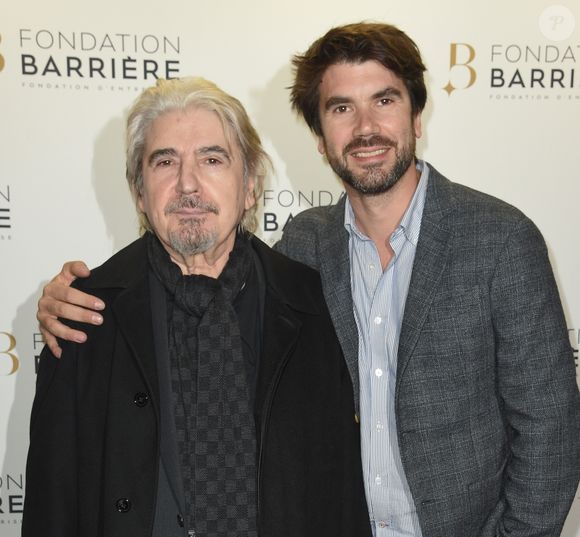 Serge Lama et son fils Frédéric à la remise du prix de La Fondation Barrière pour la pièce "Skorpios Au Loin" au théâtre des Bouffes-Parisiens à Paris, France, le 18 octobre 2018. Crédit Coadic Guirec/Bestimage