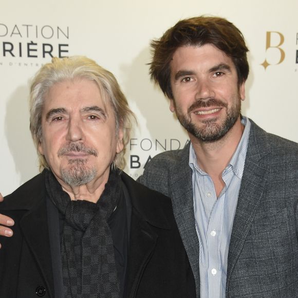 Serge Lama et son fils Frédéric à la remise du prix de La Fondation Barrière pour la pièce "Skorpios Au Loin" au théâtre des Bouffes-Parisiens à Paris, France, le 18 octobre 2018. Crédit Coadic Guirec/Bestimage