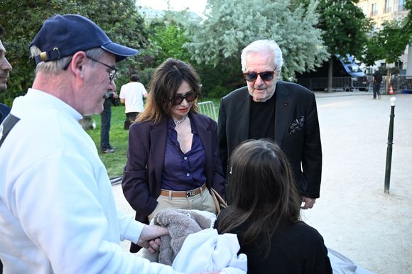 Pierre Arditi, Évelyne Bouix - Arrivées à l'enregistrement de l'émission "Serge Lama le dernier rappel!" au théâtre Marigny à Paris le 29 avril 2025.

© Yehiel Chekroune / Bestimage