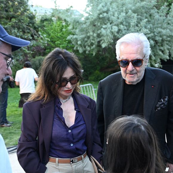Pierre Arditi, Évelyne Bouix - Arrivées à l'enregistrement de l'émission "Serge Lama le dernier rappel!" au théâtre Marigny à Paris le 29 avril 2025.

© Yehiel Chekroune / Bestimage