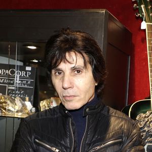 "Le repas de mariage de Jean-Luc Lahaye et Paola pourrait bien subir le même sort !"

Exclusif - Jean-Luc Lahaye - Exposition publique à l'Hôtel Drouot d'objets ayant appartenus ou relatifs à des stars de la chanson Francaise ( Claude Francois, Johnny Hallyday, Mike Brant, Dalida...). © Cédric Perrin / Bestimage.