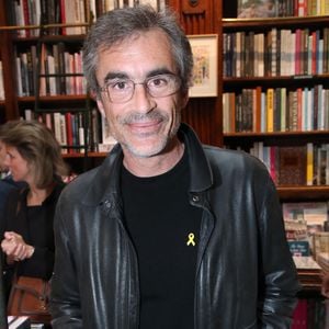 Raphaël Enthoven - Guillaume Gallienne dédicace son livre "Le buveur de brume" à la Galerie Galignani à Paris, France, le 13 Mai 2025. © Bertrand Rindoff / Bestimage