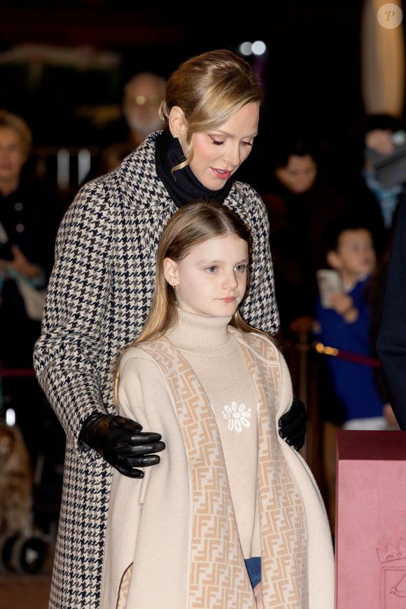 La princesse Charlène de Monaco, La princesse Gabriella de Monaco, comtesse de Carladès - La famille princière de Monaco lors du lancement des illuminations de Noël organisées par la municipalité de Monaco sur la Place d'Armes le 27 novembre 2025.
© Olivier Huitel / Pool / Bestimage