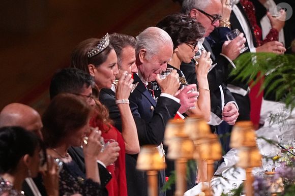 Le roi Charles III et la princesse de Galles Kate Middleton aux côtés d'Emmanuel Macron et de la ministre de la Culture Rachida Dati lors du Banquet d'État organisé en l'honneur du Président français à Londres le mardi 8 juillet 2025. Photo credit should read: Yui Mok/PA Wire