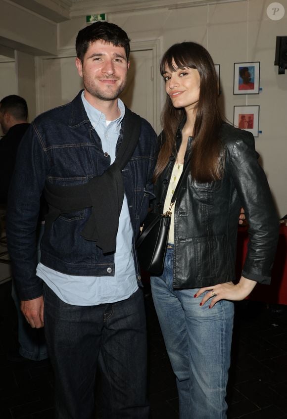 Exclusif - Clara Luciani et un ami lors de la générale de la pièce "Amis pour la vie" au théâtre de l'Oeuvre à Paris le 24 avril 2025. La représentation est suivie d'un cocktail.

© Coadic Guirec / Bestimage