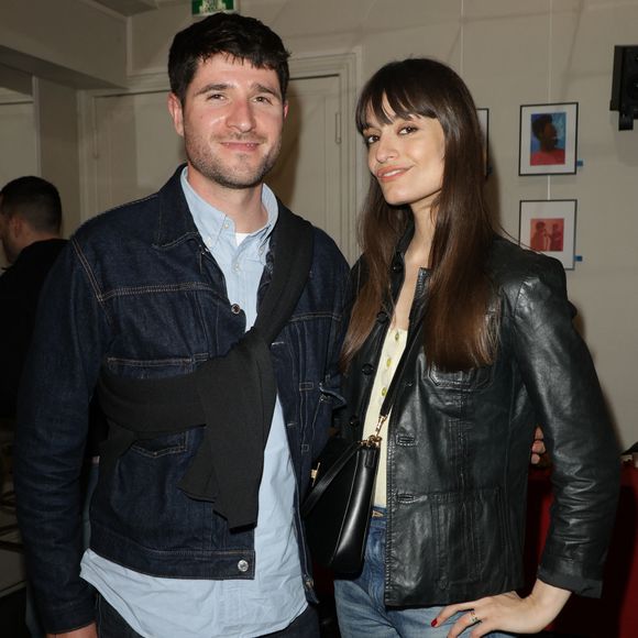 Exclusif - Clara Luciani et un ami lors de la générale de la pièce "Amis pour la vie" au théâtre de l'Oeuvre à Paris le 24 avril 2025. La représentation est suivie d'un cocktail.

© Coadic Guirec / Bestimage