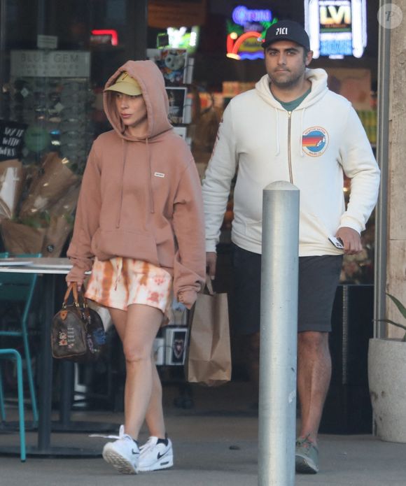 Exclusif - Lady Gaga et son compagnon Michael Polansky font du shopping à Malibu le 21 mai 2022.