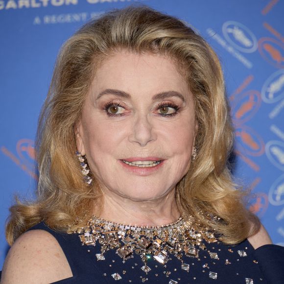 Catherine Deneuve a longtemps été entourée de rumeurs concernant sa vie sentimentale

Catherine Deneuve - Photocall du dîner d'ouverture du Festival International du Film de Cannes, au Carlton. © Borde-Jacovides-Moreau / Bestimage