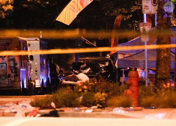 Le suspect, âgé de 30 ans et connu des autorités, a été arrêté sur place par la foule.

Attaque à la voiture-bélier dans une foule à Vancouver, au Canada le 26 avril 2025. Photo par Liang Sen/Xinhua/ABACAPRESS.COM
