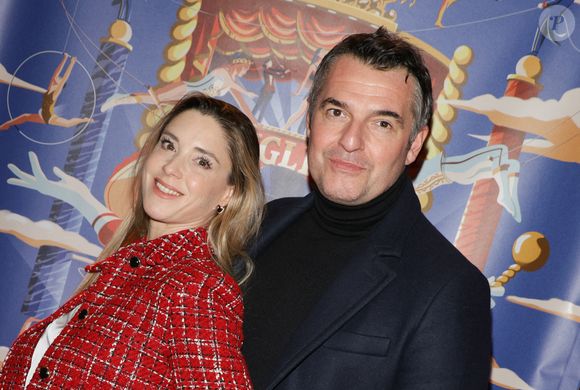 Arnaud Ducret exprime ses talents de comédien aussi bien au théâtre qu'à la télévision, et même au cinéma

Arnaud Ducret avec sa femme au photocall de la générale de "Spectaculaire", le spectacle du cirque d'Hiver Bouglione à Paris, France, le 19 octobre 2024. © Coadic Guirec/Bestimage