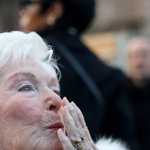 Line Renaud, 97 ans, a inauguré un jardin public qui porte son nom, à Lille, France, le mercredi 17 décembre 2025. © Claude Dubourg/Bestimage