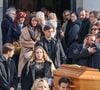 Les obsèques de l’actrice belge ont eu lieu au cimetière du Père-Lachaise ce 26 mars
Maël Ferracci, Milla Savarese, la fille de la défunte, Enzo Ferracci et le veuf Michel Ferracci à la sortie des obsèques d'Emilie Dequenne au cimetière Père Lachaise à Paris, France, le 26 mars 2025. © Cyril Moreau/Bestimage